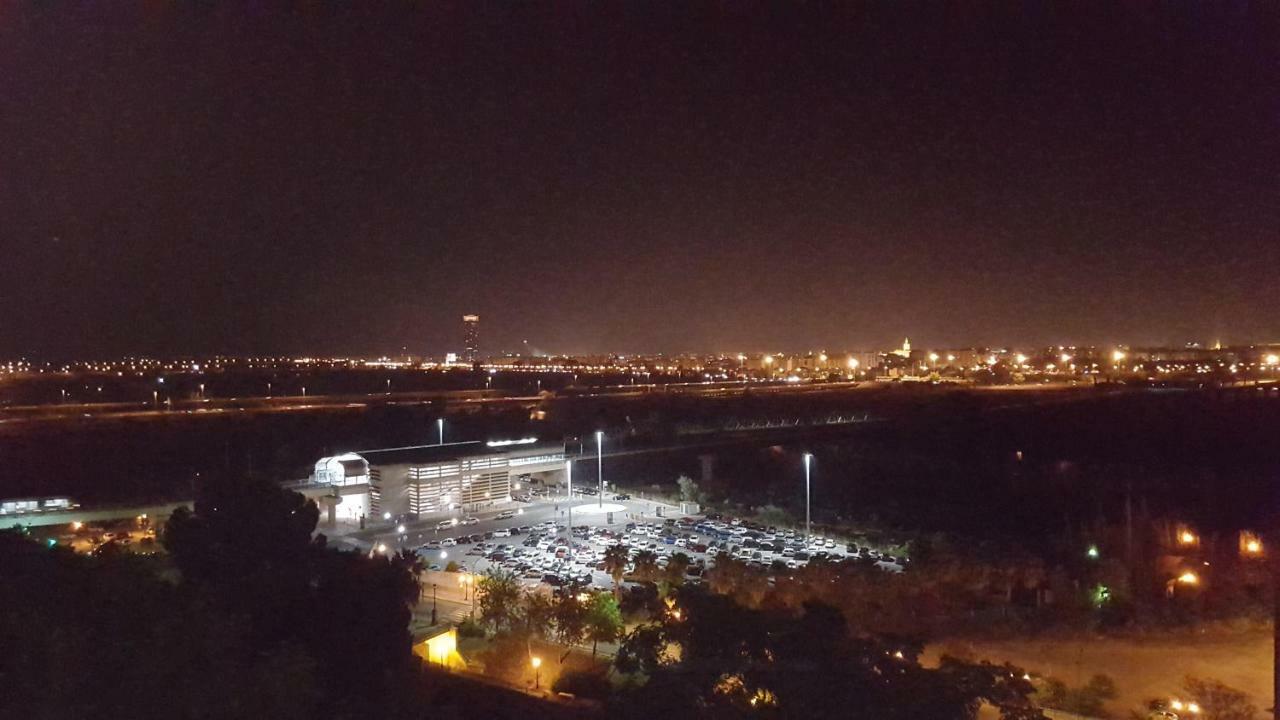 Apartamento Duplex El Monumento San Juan de Aznalfarache Luaran gambar